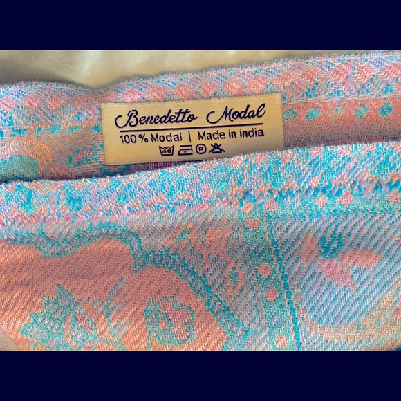Beautiful scarf from India - Picture 2 of 2